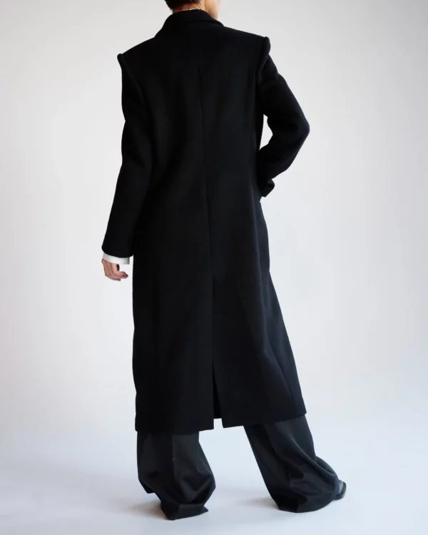 Пальто двубортное из шерсти черное