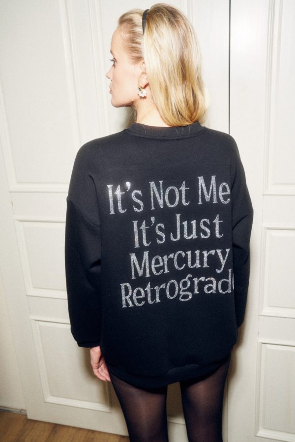 Свитшот оверсайз черного цвета с надписью на спине "Mercury Retrograde"