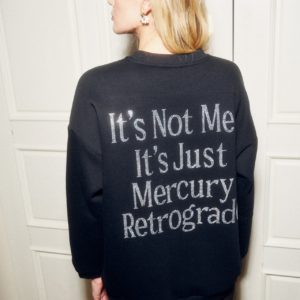 Свитшот оверсайз черного цвета с надписью на спине "Mercury Retrograde"