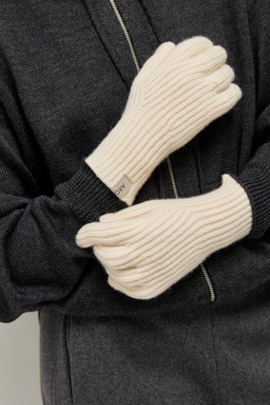 Перчатки в рубчик из объемной шерсти сливочный | ПЕРВЫЙ. МОДНЫЙ Перчатки в рубчик из объемной шерсти сливочный | ПЕРВЫЙ. МОДНЫЙ