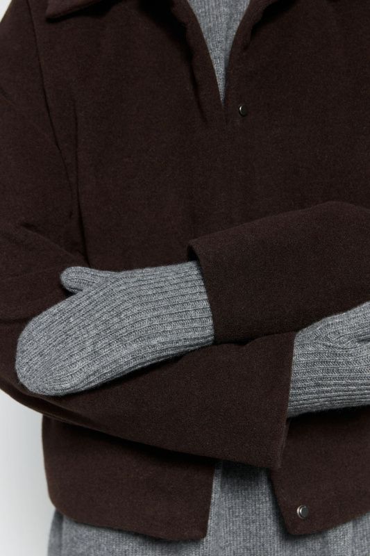 Варежки из смесового кашемира графит | ПЕРВЫЙ. МОДНЫЙ Варежки из смесового кашемира графит | ПЕРВЫЙ. МОДНЫЙ